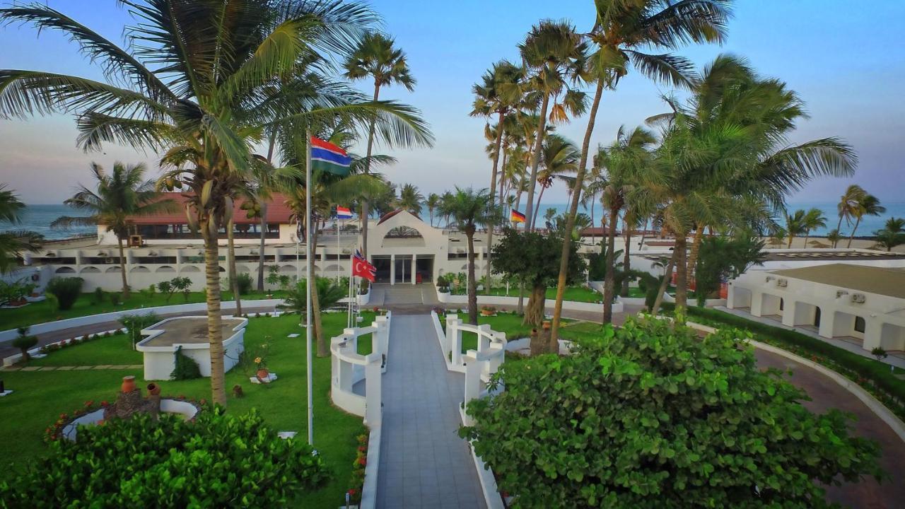 Sunbeach Hotel & Resort Bakau 외부 사진