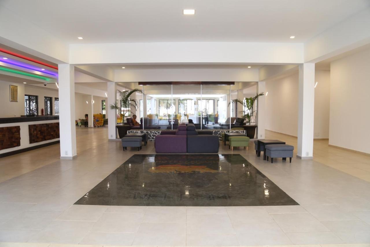 Sunbeach Hotel & Resort Bakau 외부 사진